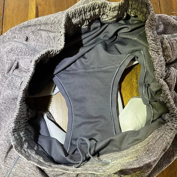 Lululemon shorts gray size 8 - Picture 4 of 9